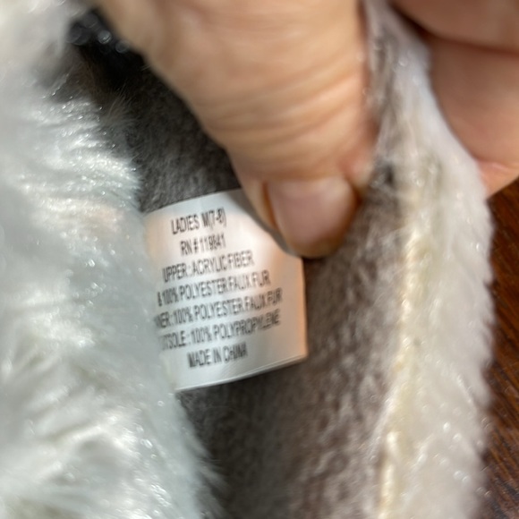 JESSICA SIMPSON HOUSE-SHOES  SIZE 7-8 colors Grey’s and white - Picture 13 of 14